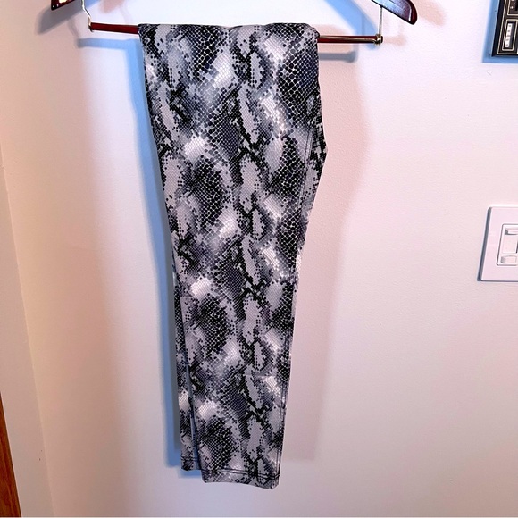 No Boundaries Pants - Stretchy adorable never worn